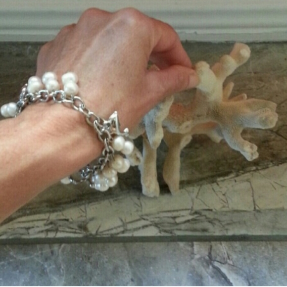 NWOT- AUTHENTIC PEARL CHARM BRACELET - Picture 2 of 4